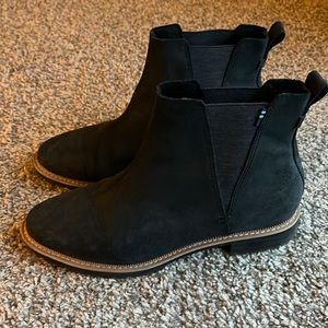 Toms Chelsea boots black suede